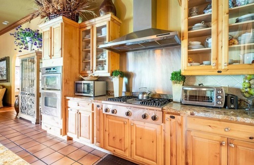 Hunt Club House | Morning Luxury Multi-Family Rental!
