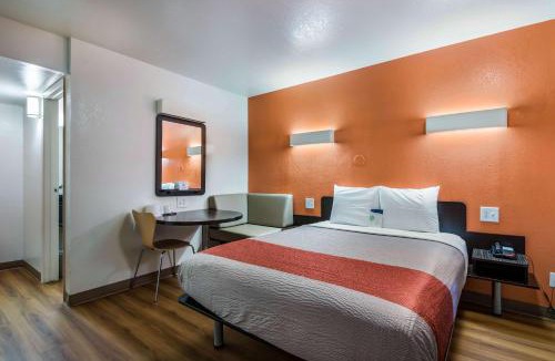 Bessemer Hotel | Motel 6-Bessemer, AL - Birmingham