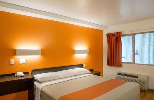 Cutler Bay Hotel | Motel 6-Cutler Bay, FL