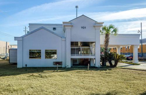 Saraland Hotel | Motel 6-Saraland, AL