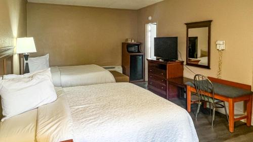 Williamston Hotel | Motel 6 Williamston, NC - Highway 17