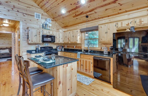 Murphy Cabin | Mount Haven Retreat : Escape with Screened Porch!
