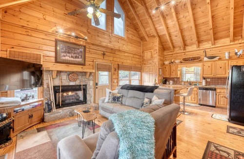 Blairsville Cabin | Mountain Bearadise - Mountain views and privacy! 3 BR, 2 BA Cabin