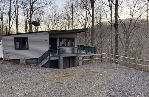 Hayesville Cabin | Mountain Cabin in the woods-Tranquil Setting-2 bed 2 bath-Private-Deck-Views
