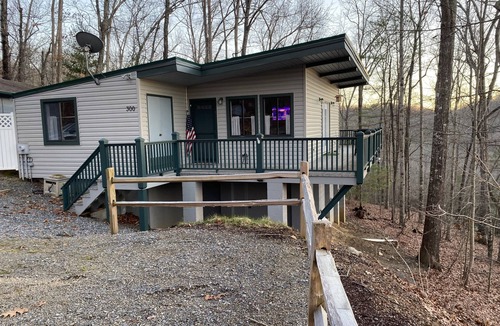 Hayesville Cabin | Mountain Cabin in the woods-Tranquil Setting-2 bed 2 bath-Private-Deck-Views