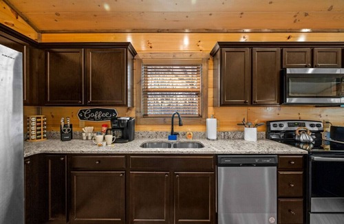 Sevierville Cabin | Mountain Cabin/Indoor Pool/Hot Tub/Games/Views