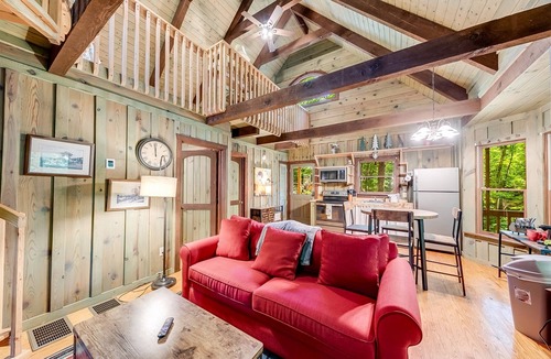 Demorest House | Mountain Creek Cabin - Peaceful rustic cabin