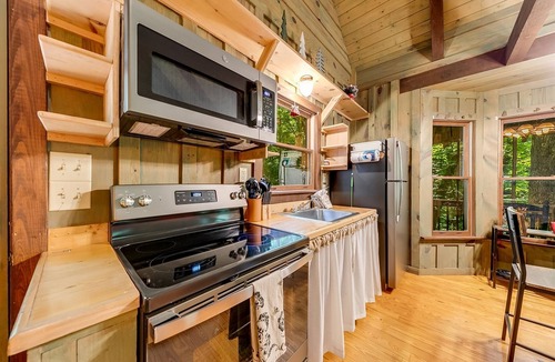 Demorest House | Mountain Creek Cabin - Peaceful rustic cabin