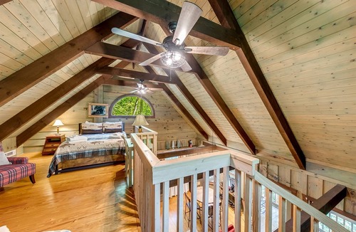 Demorest House | Mountain Creek Cabin - Peaceful rustic cabin