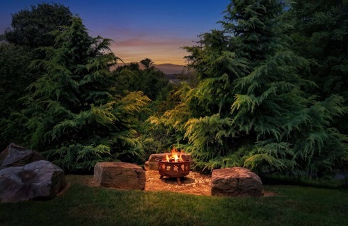 Weaverville House | Mountain Over Main Street | 5 Min. to Downtown Weaverville, Fire Pit & Views!