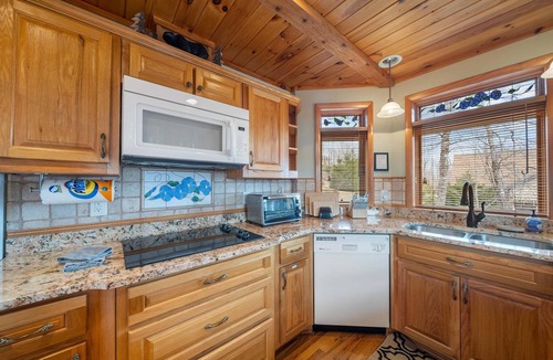 Sugar Mountain Cabin | Mountain Sunrise - Great Views, Hot Tub, and Game Tables on Sugar Mtn.