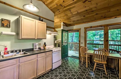 Bryson City Cabin | Mountain Tree Getaway on the Nantahala River in Bryson City, North Carolina