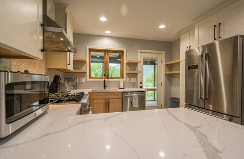 Maggie Valley House | Mountain View 3BR w Sunroom Close to Ski Trails