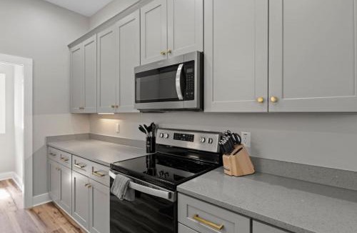 Sylva House | Mountain View C - Mountain Stay, King Suite, Fireplace, and Mountain Views