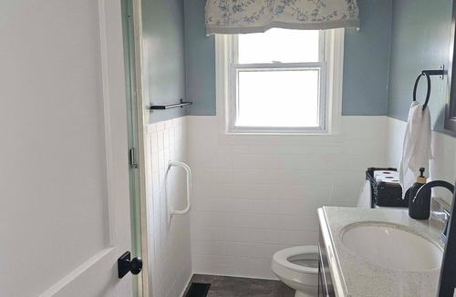 Tusculum House | Mountain View Farmhouse: Antique Accents & Peaceful Heritage Charm