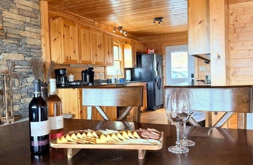Screamer Mountain House | Mountain View Log Cabin, Game Room, Dog Friendly