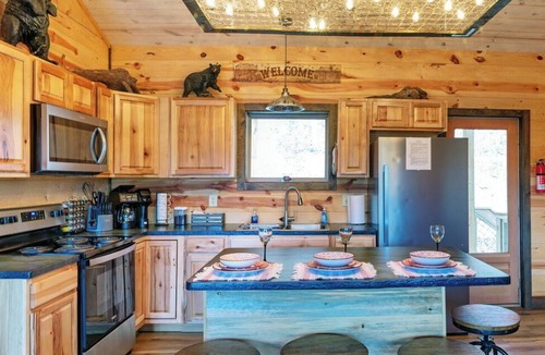Whittier Cabin | Mountain Views 2 King Suites Hot Tub Dog Friendly