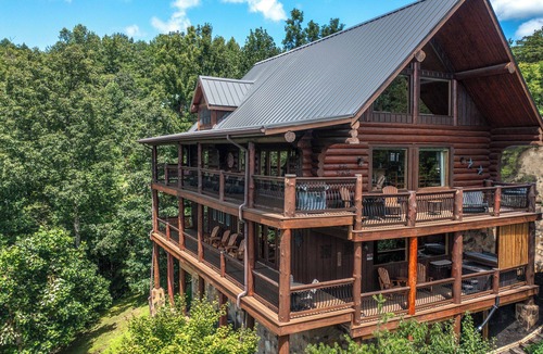 Sevierville Cabin | Mountaintop Paradise, Mountain Views! Hot Tub, Pool Table, Pigeon Forge Cabin