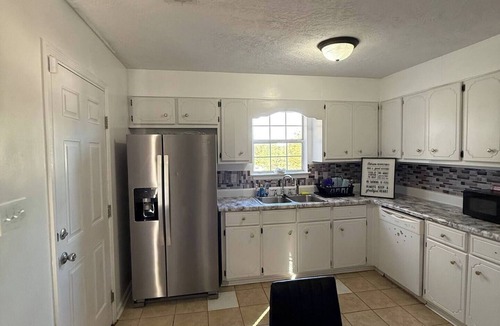 Peach Orchard House | Movie & Game Retreat – Cozy 3BR Escape