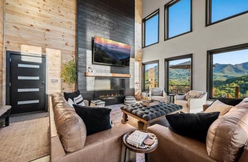 Cosby House | Mt Sunshine - Infinity Pool Sleeps 22 12 Beds