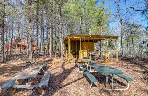 Mill Spring House | Mtn Cabin 1 Mi to TIEC: Outdoor Kitchen + Fire Pit