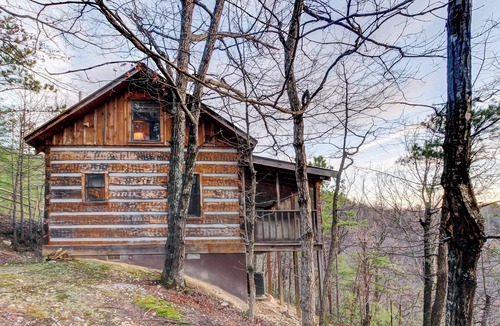 Smoky Mountains House | Mtn View Cabin, Sleeps 4・N the Woods・Deck・Hot Tub