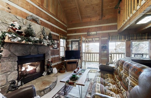 Smoky Mountains House | Mtn View Cabin, Sleeps 4・N the Woods・Deck・Hot Tub