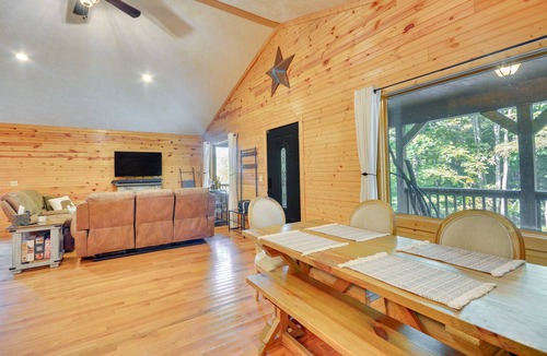 Woodlawn Cabin | Mtn View + Fire Pit: Pet-Friendly Woodlawn Cabin!