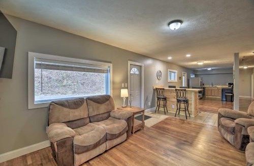 Mullens House | Mullens Cabin w/Gas Grill & Mountain Views!