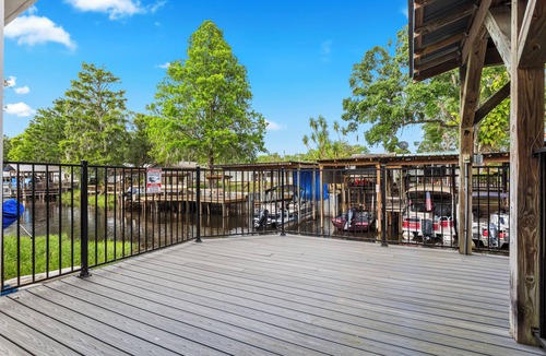 Fedhaven House | Multihome River Retreat - Pet Friendly!