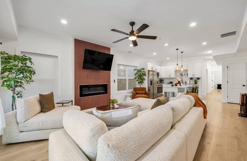 Sylvan Hills Condo | Murphy House Mansion - 6BD Condo w/2 King Suites & Free Gated Parking