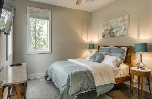 Edgehill House | Music City Skyline 4BR Gulch Rooftop Garage