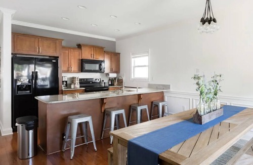 Salemtown House | Musical House - Walkable to Downtown & Big Backyard