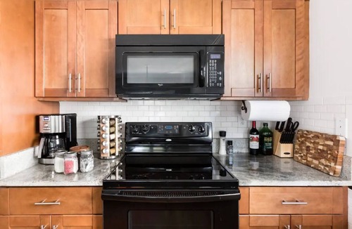 Salemtown House | Musical House - Walkable to Downtown & Big Backyard