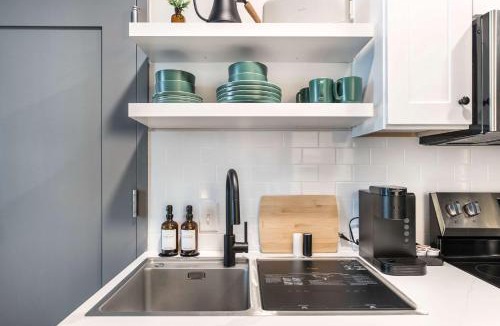 Macon Apartment | Musically Inspired Dual Stay - Near Cherry Street