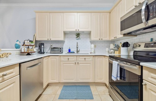 Central Myrtle Beach Condo | Myrtle Beach 3BR w/Lake & Pool Views + Golf