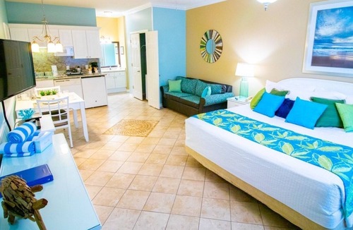 Surfside Beach Resort | Myrtle Beach | Relaxing Golf Retreat | Pool + Golf