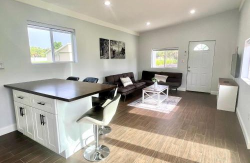 Rural Estates House | Naples Charming Cottage