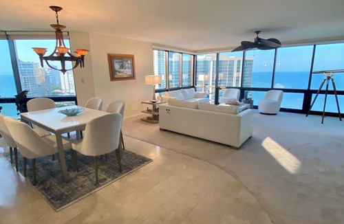 Park Shore Condo | Naples Gulf Front Penthouse/270 ° & Bay Views/PVT Beach Access/Massive Lanai