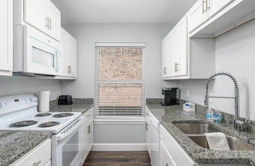 Calhoun Apartment | Nature Lodge Studio - Woods - with Hiwassee River Access