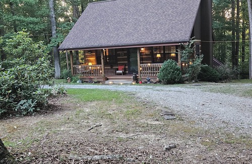 Fairview Cabin | Nature Lovers Paradise- Rustic Cabin on 2 acres with a creek!