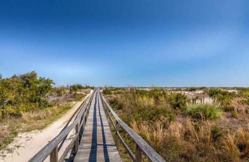 Oceanmarsh Subdivision House | Nautical Watch on Harbor Island
