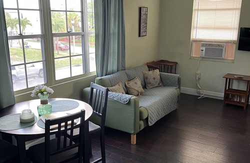 Southside Apartment | Near Beach and Downtown Apartment
