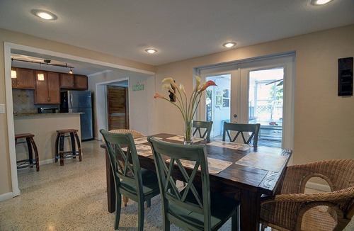 Jensen Beach House | NEAR BEACH WITH PRIVATE POOL/SPA + WALK TO DOWNTOWN RESTAURANTS