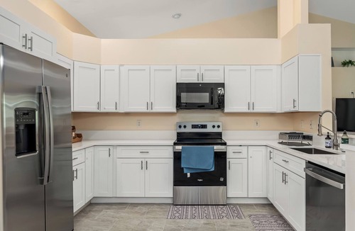 Crown Pointe House | Near Beaches + Downtown Naples-Heated Pool-Pickleball-Game room-Gym