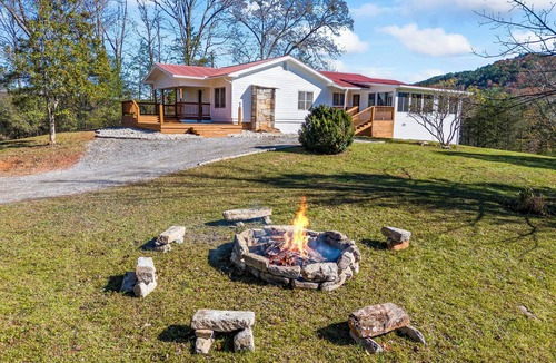 Sautee Nacoochee House | Near Helen-Spacious House on 3 Acres, Mountain Views, Screened Porch, Fire Pit
