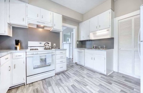 Columbus House | Near Parks Downtown & Riverwalk: Midtown Muse Sleeps 14
