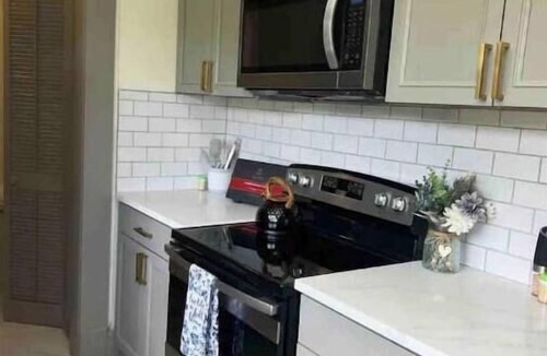 Covington House | Near square, 4000sf, 2set dining/living, fireplace