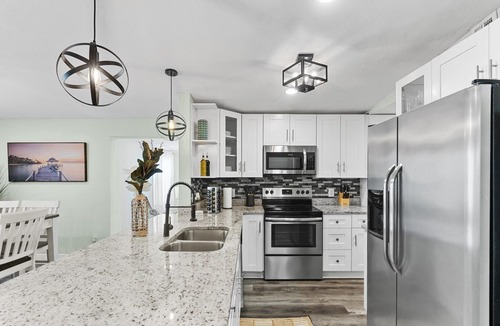 Old Seminole Heights House | Near USF, Ybor City, Busch Gardens/RayJ Std + Backyard & Games, Slps 8!