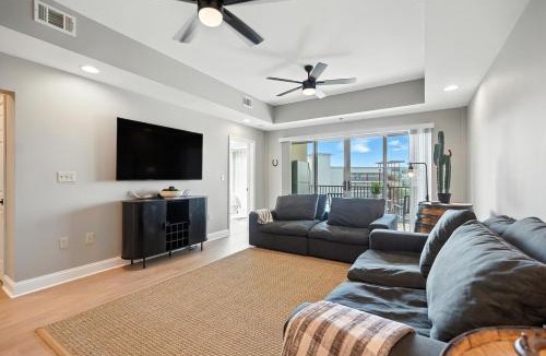 Bluff City Apartment | New 2 Bed 2 Bath Condo with Pool at BMS